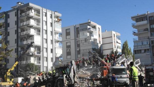 İzmir’de arama kurtarma çalışmaları 3’üncü günde 9 binanın enkazında sürüyor