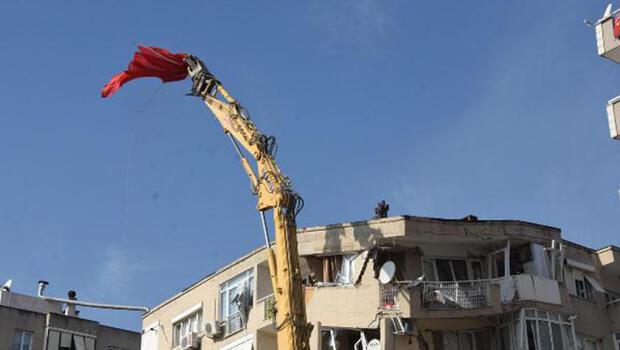 İzmir’deki yıkımlarda bayrak hassasiyeti