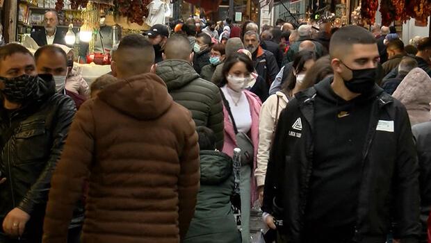 Mısır Çarşısı'nda dikkat çeken kalabalık! Dronla koronavirüs uyarısı yapıldı...