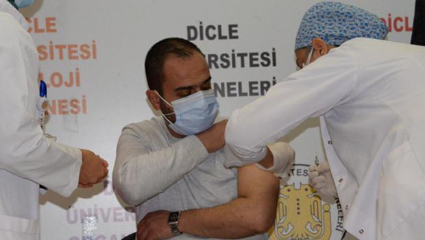 Çin'in koronavirüs aşısı Diyarbakır'da gönüllüler üzerinde uygulandı