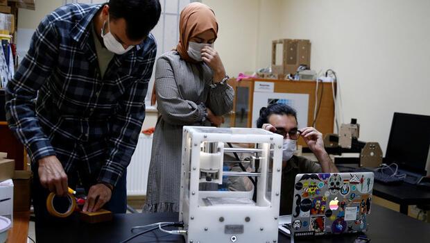 Genç girişimci taşınabilir masaüstü CNC freze makinesi üretti
