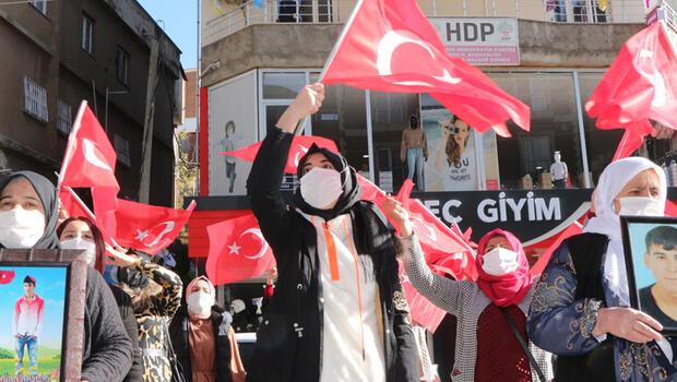 Şırnaklı kadınlar, HDP önündeki eylemlerini 14'üncü haftada da sürdürdü