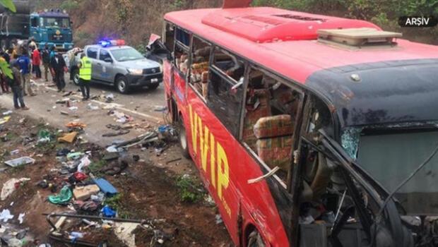 Nijerya'da yolcu otobüsüne saldırı düzenlendi:16 ölü