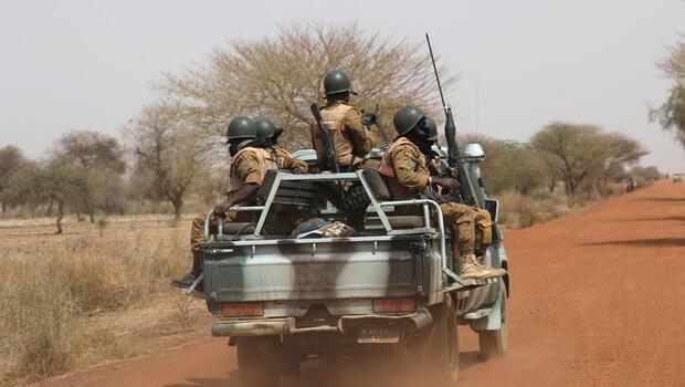 Nijer'de askeri araca düzenlenen saldırıda 5 asker hayatını kaybetti
