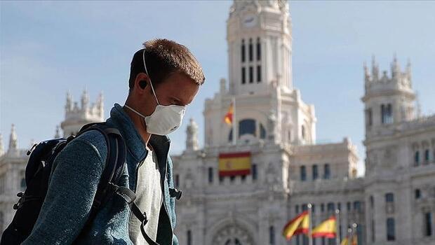 İspanya'da son 3 günde koronavirüsten 455 kişi hayatını kaybetti