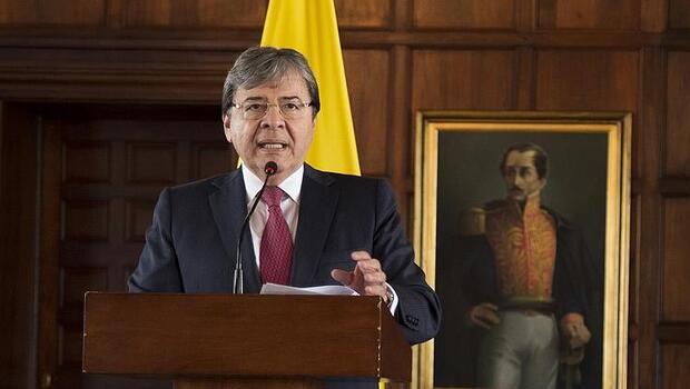 Kolombiya Savunma Bakanı Holmes yoğun bakıma alındı