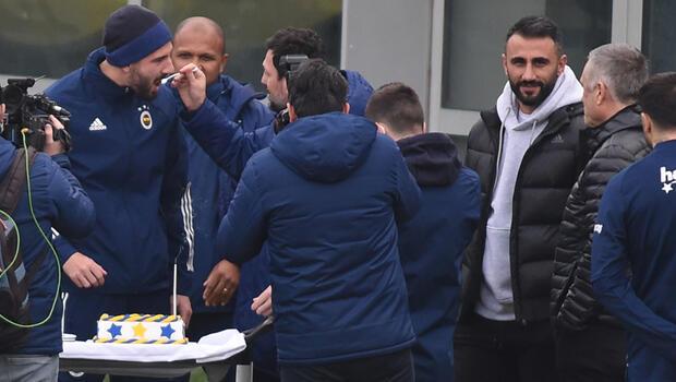 Fenerbahçe'de Kemal Ademi'nin doğum günü kutlandı
