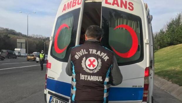 İstanbul'da çakar denetimi: Boş hasta nakil ambulanslarına da ceza kesildi