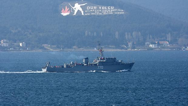 Rus ve Yunan savaş gemileri peş peşe Çanakkale Boğazı'ndan geçti