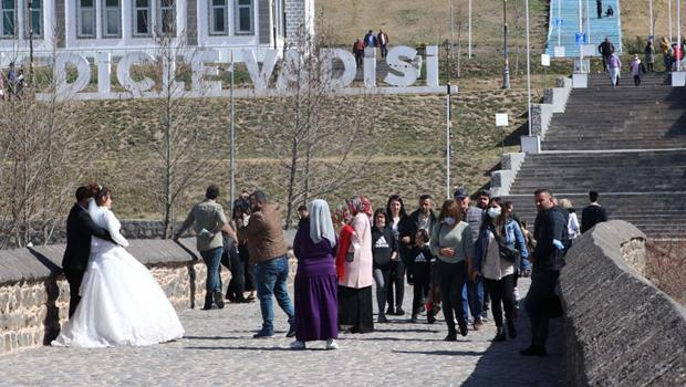 Kısıtlamasız ilk hafta sonu Diyarbakırlılar, tarihi mekanlara akın gitti