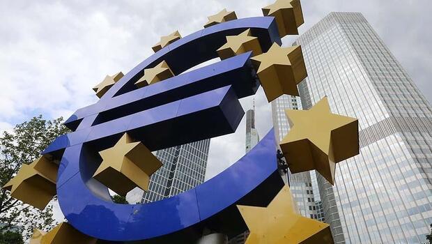 Euro Bölgesi'nde şirket kredileri arttı, para arzı azaldı 
