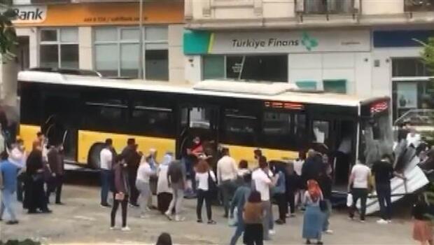 İstanbul'da otobüs kazası! Yolcular tahliye edildi