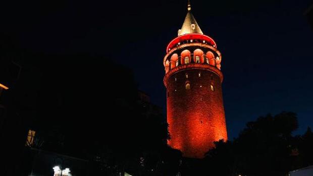 Türkiye’nin sembol yapıları kırmızı ışıkla aydınlandı