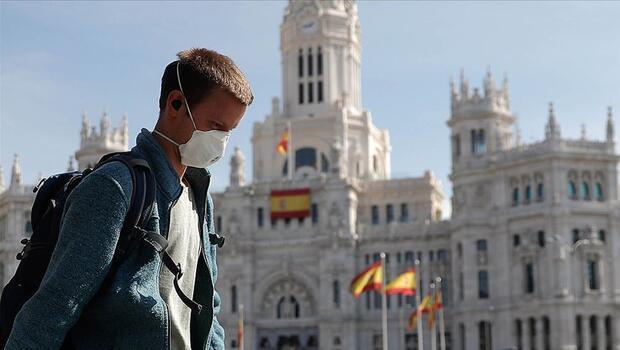 İspanya'da açık alanda maske takma zorunluğu kaldırılıyor