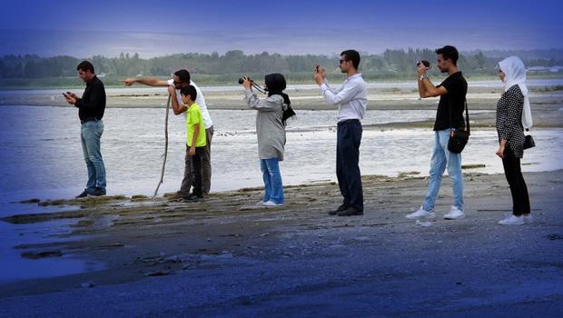 Gören şaşkına döndü! İlk kez bu kadar yaklaştılar... Fotoğraf için sıraya girdiler