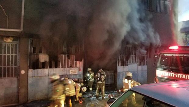 İstanbul'da korkutan yangın! Ambalaj imalathanesi yanıyor...