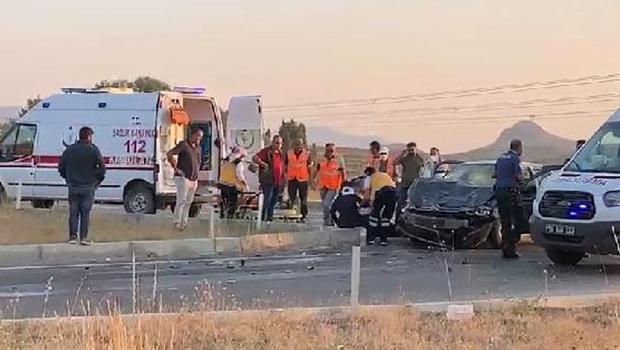 Sivas’ta TIR ile otomobil çarpıştı: 5 yaralı