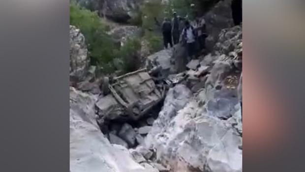 Adana'da korkunç kaza! Uçuruma yuvarlanan otomobildeki 3 kişi hayatını kaybetti