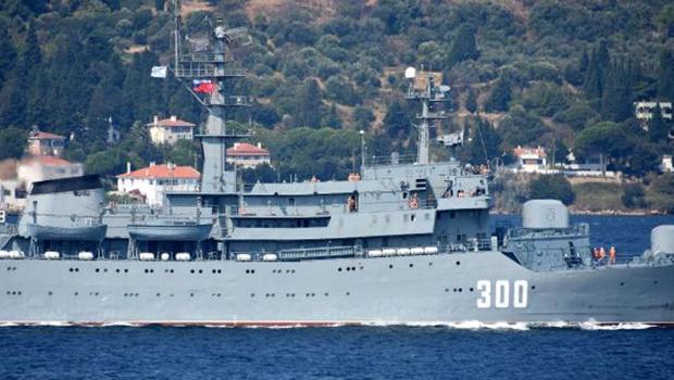Rus savaş gemisi ’Smolnyy’ Çanakkale Boğazı’ndan geçti