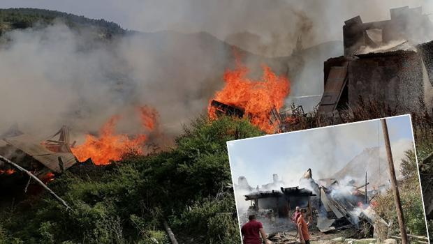 Erzurum'da korkutan yangın! 6 ev alevlere teslim