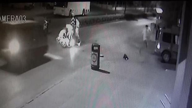 Son dakika... Antalya'da korkunç kaza! Minibüs vatandaşların arasına daldı