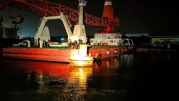 Büyükada açıklarında sürüklenen şamandıra Tuzla Limanı'na çekildi