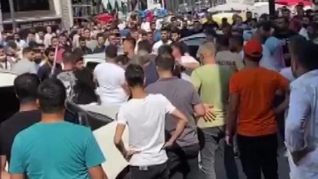 Merter'de esnafla nakliyeciler arasında satırlı kavga
