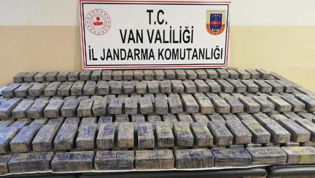 Resmi araç görünümlü minibüste 150 kilo eroin ele geçti