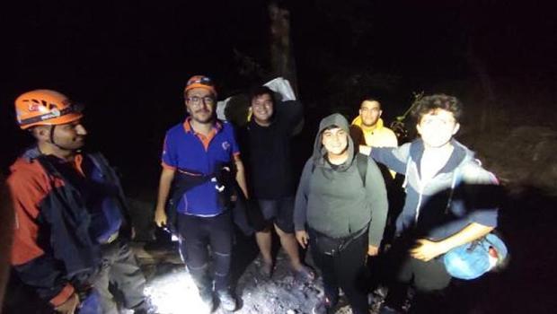 Kampçı 4 arkadaş korkunca AFAD'dan yardım istedi