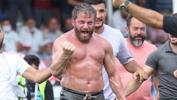 669. Tarihi Elmalı Yağlı Güreşleri'nde başpehlivan İsmail Balaban