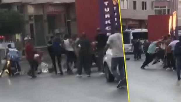 Pendik'te yol verme kavgasında ortalık karıştı! Yumruk yumruğa kavga ettiler