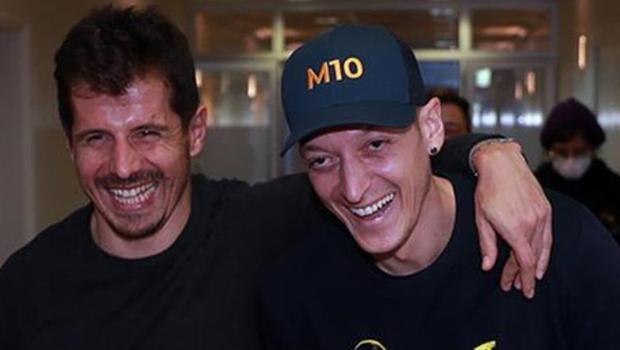 Son Dakika: Fenerbahçe'de Mesut Özil, Emre Belözoğlu'nun doğum gününü unutmadı