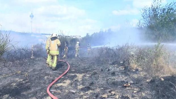 Büyükçekmece'de otluk alanda yangın! Yerleşim alanlarına yaklaşınca panik yarattı