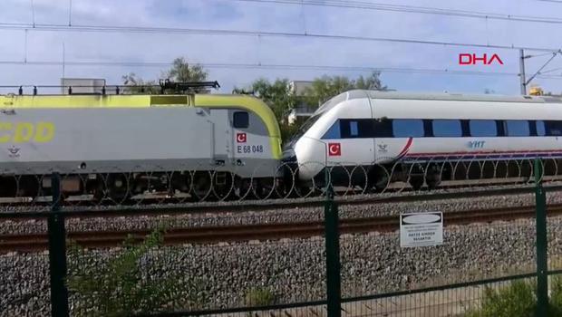 Son dakika... Tuzla'da faciadan dönüldü! İki tren kafa kafaya geldi