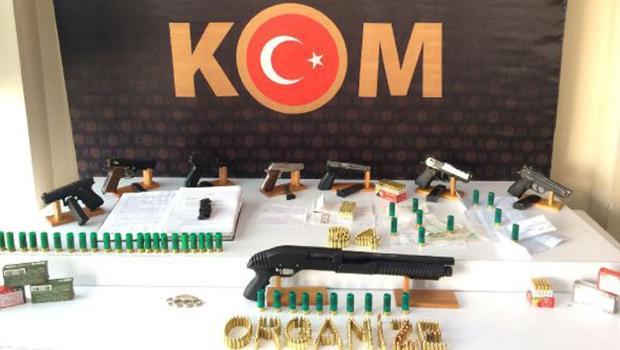Pendik'te site yönetimini yasa dışı yollarla ele geçiren şüphelilere operasyon: 23 gözaltı