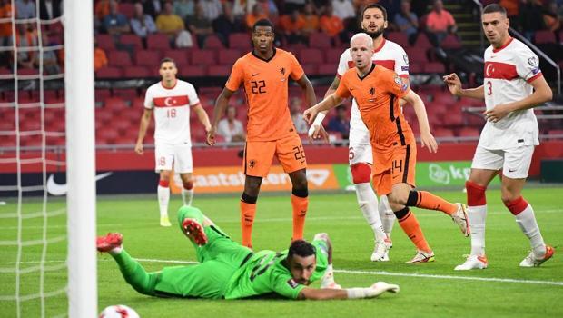 Hollanda'dan 6 gol yiyen Uğurcan'a, İngiltere'den 8 gol yiyen Yaşar Duran'dan destek: "Onu en iyi ben anlarım..."