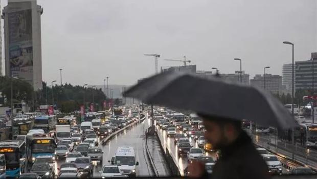 İstanbul için beklenen yağış başladı! Trafikte yoğunluk artıyor