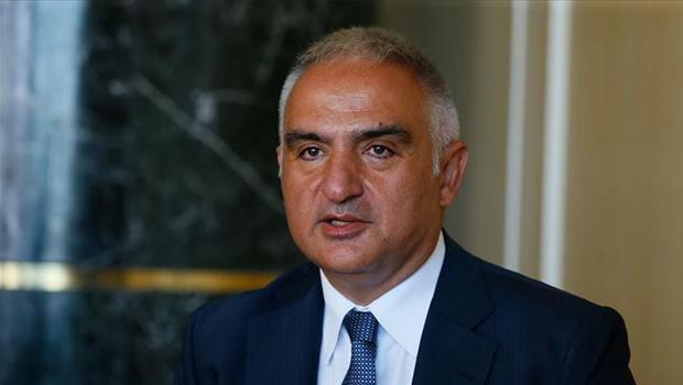 Bakan Ersoy, turizmcilerle bir araya geldi