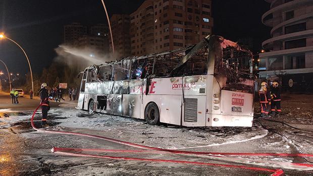 Ankara'da korkunç kaza! Kaza yapan otobüs alev aldı: 1 ölü, 20 yaralı