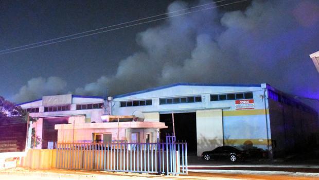 Tekstil fabrikasında yangın! Maddi hasara neden oldu