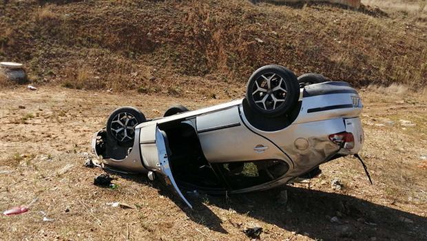 Tuzla'da otomobil takla attı: 2 yaralı