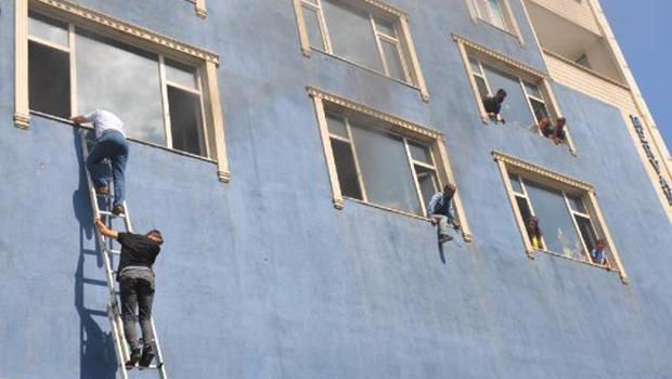 Muş'ta 6 katlı binada yangın! Can pazarı yaşandı