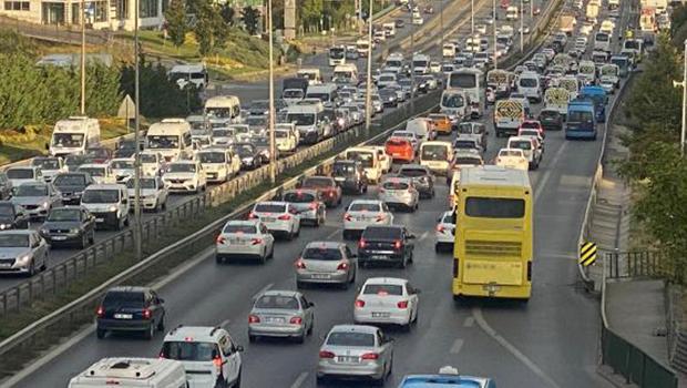 İstanbul'da haftanın ilk gününde trafik yoğunluğu