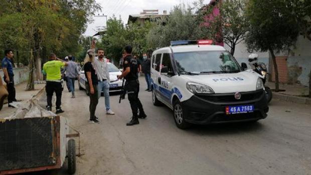 Manisa'da silahlı kavga: 3'ü yoldan geçen 4 yaralı