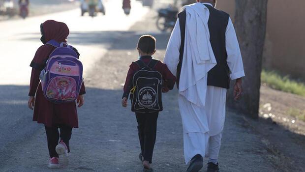Taliban Afganistan'da ortaokulları açtı: Kız öğrenciler eğitime dahil edilmedi!