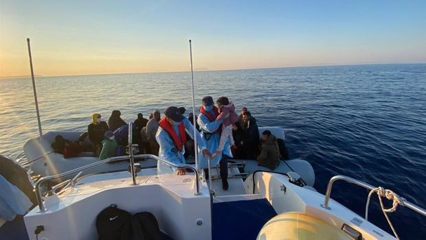 İzmir açıklarında 105 kaçak göçmen kurtarılırken, 87 kaçak göçmen yakalandı