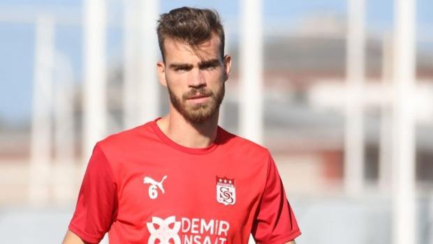 Sivasspor'da Yunan stoper Goutas, forvetleri geride bıraktı