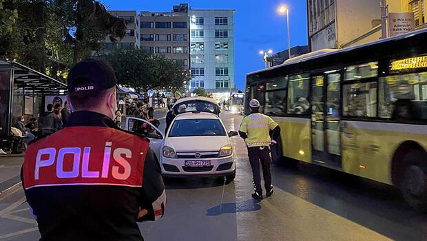 İstanbul'da polis, sürücüler ile yolculara yönelik denetimler yaptı