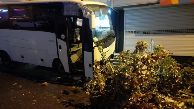 Esenyurt'ta servis midibüsü kazası: 1 ölü