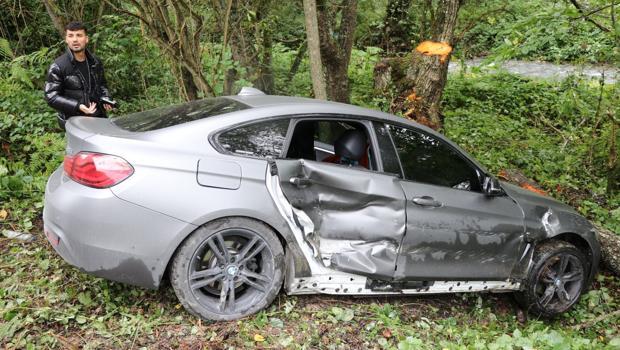 Bolusporlu futbolcular trafik kazası geçirdi! Faciayı ağaç kütüğü önledi